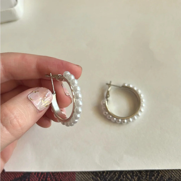 3/$20 Silver Tone White Faux-Pearl Beaded Hoop Clip Earrings 1" Pierced - Picture 2 of 4